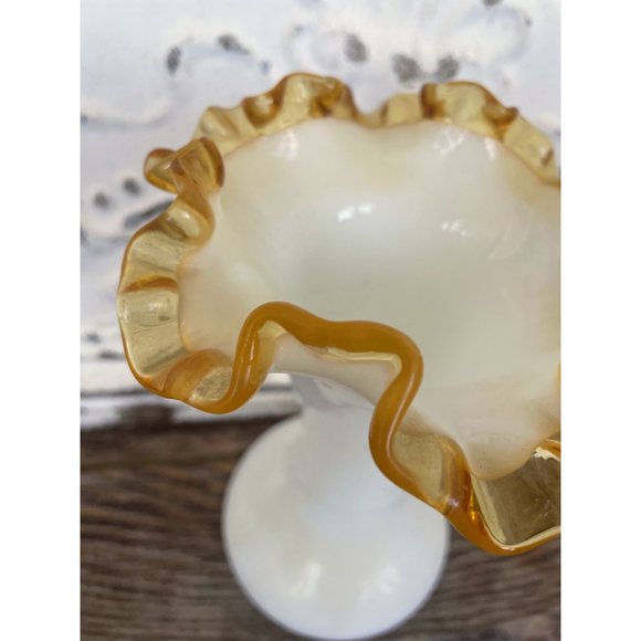 Vintage Fenton Gold Crest Milk Glass Crimped Ruffle Vase - Picture 4 of 12